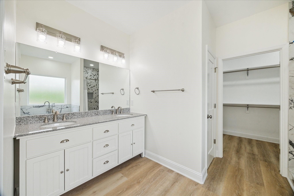 901 E 37th Street - Photo 8