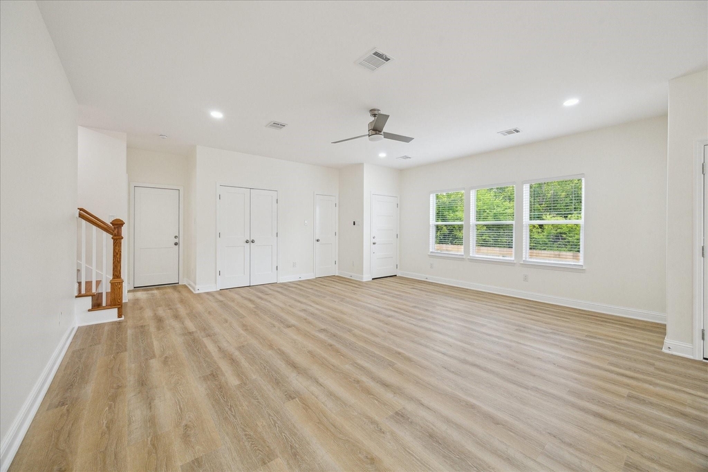 901 E 37th Street - Photo 3