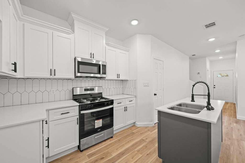 1512 W Blum Street - Photo 14