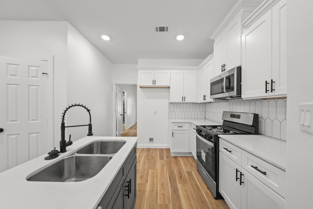 1512 W Blum Street - Photo 13