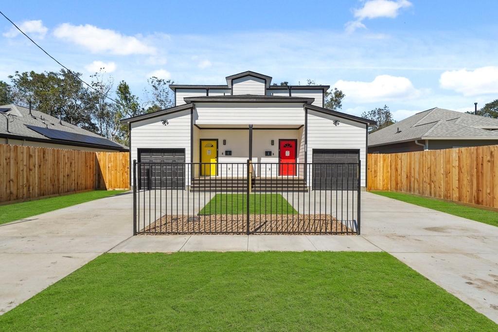 1512 W Blum Street - Photo 0