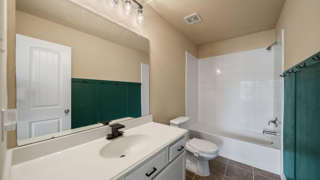 13092 Greenbriar - Photo 19