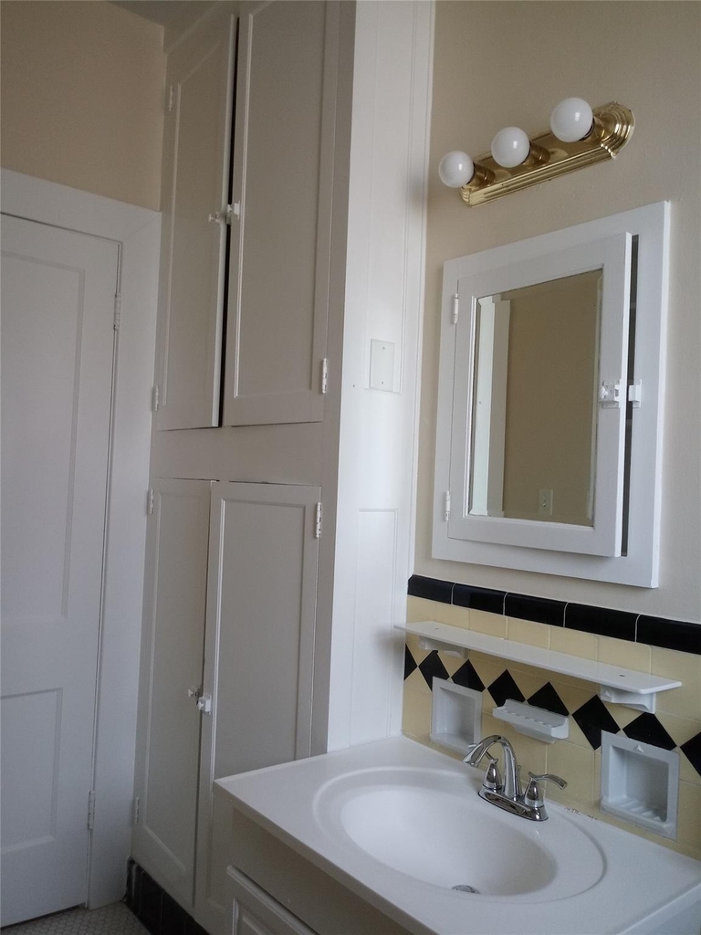 1818 Church - Photo 14
