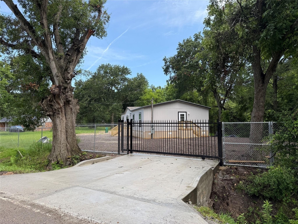 5622 Killough Street - Photo 1