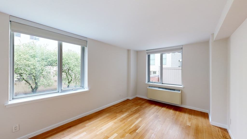120 W. 21st - Photo 4