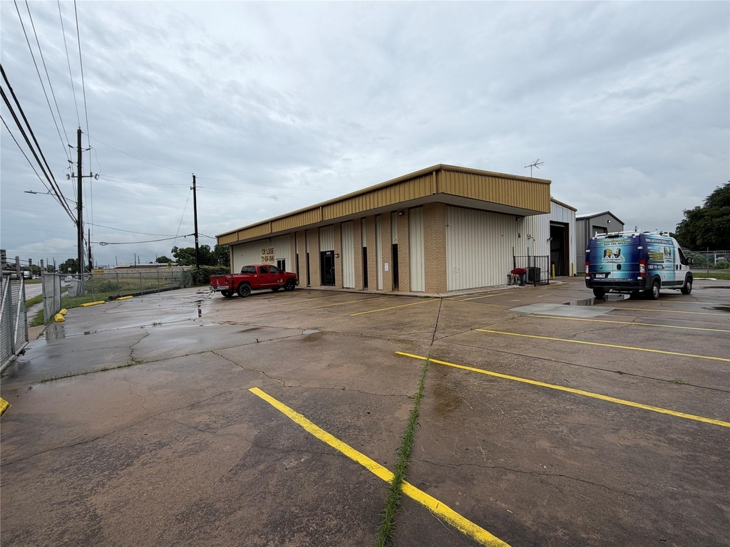 6040 Gessner Road - Photo 3