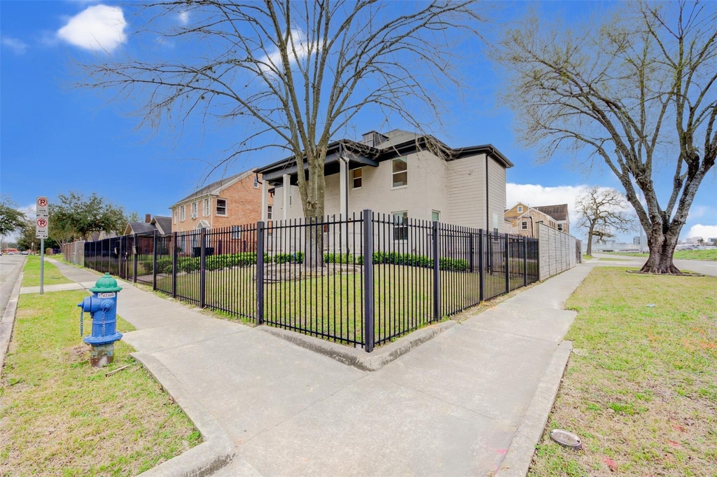 2202 Wentworth Street - Photo 39