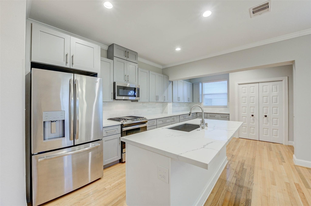 2202 Wentworth Street - Photo 6
