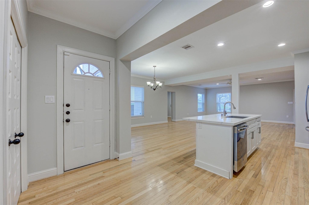 2202 Wentworth Street - Photo 4
