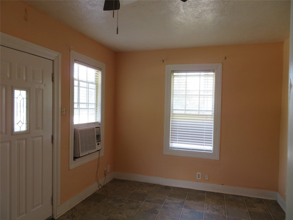 422 Mill Avenue - Photo 5