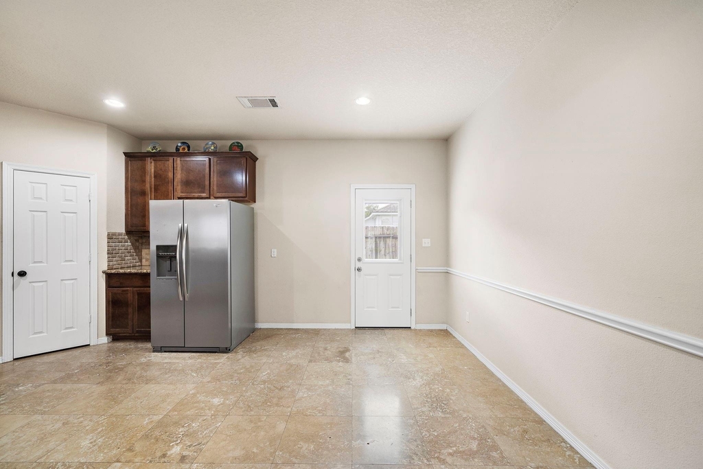 18319 Hillingdon Lane - Photo 11