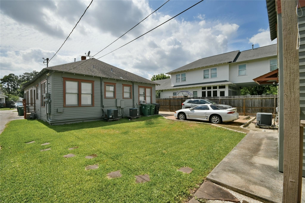 536 Columbia - Photo 1