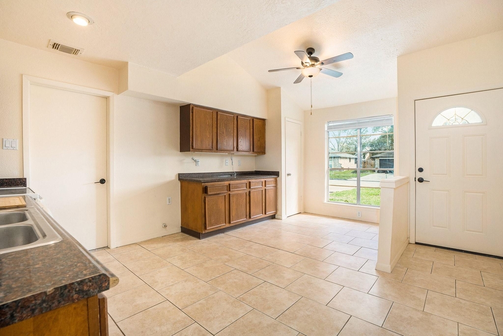 5904 Misty Meadow Street - Photo 4