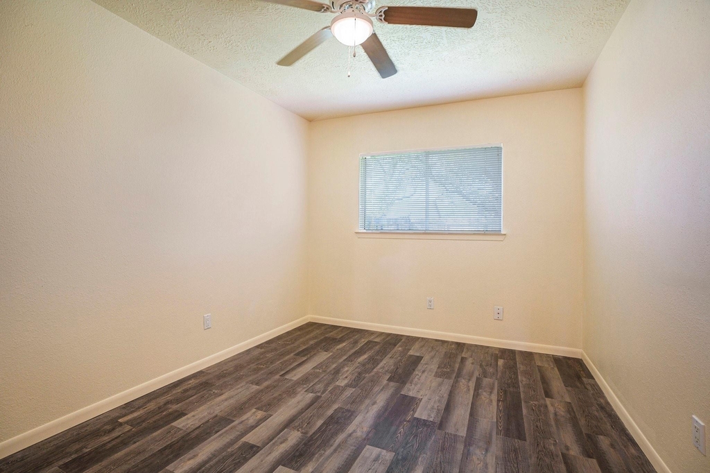5904 Misty Meadow Street - Photo 11