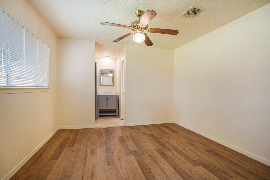 5904 Misty Meadow Street - Photo 9