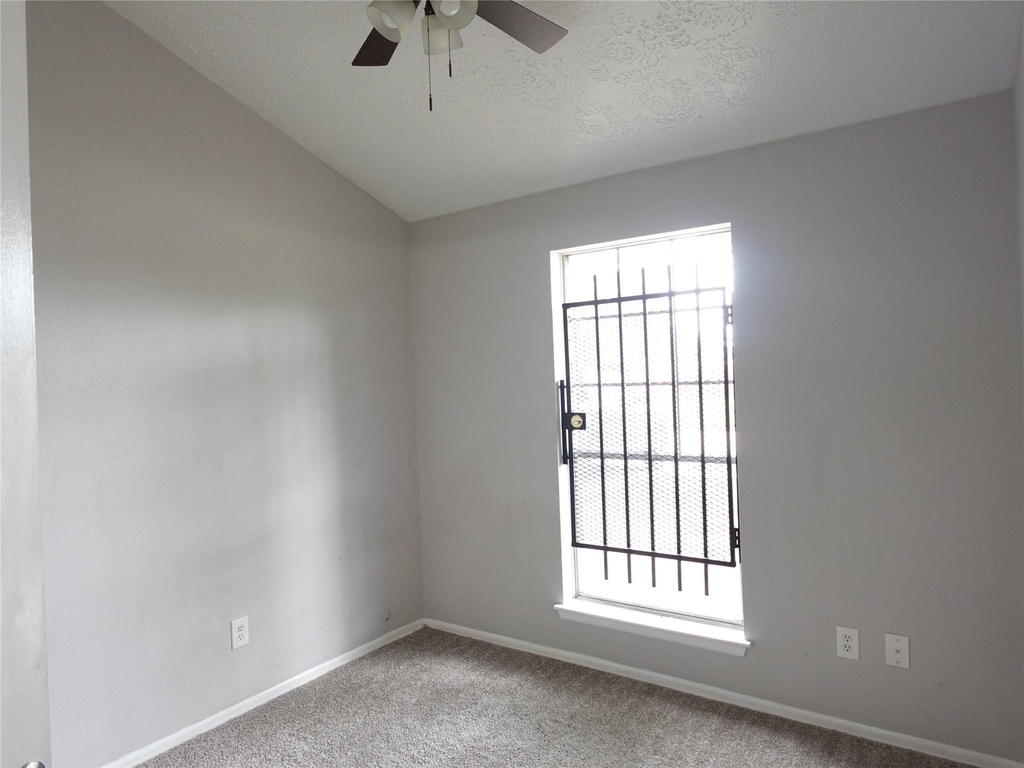 10811 Thorncliff Drive - Photo 8