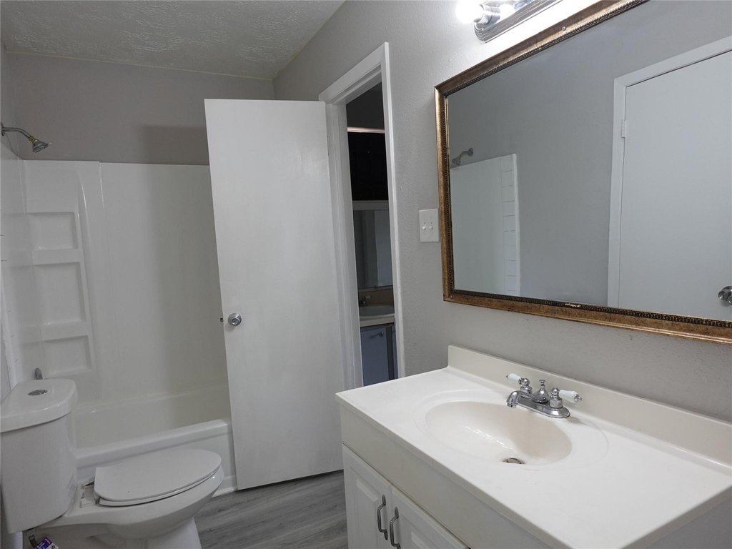 10811 Thorncliff Drive - Photo 7