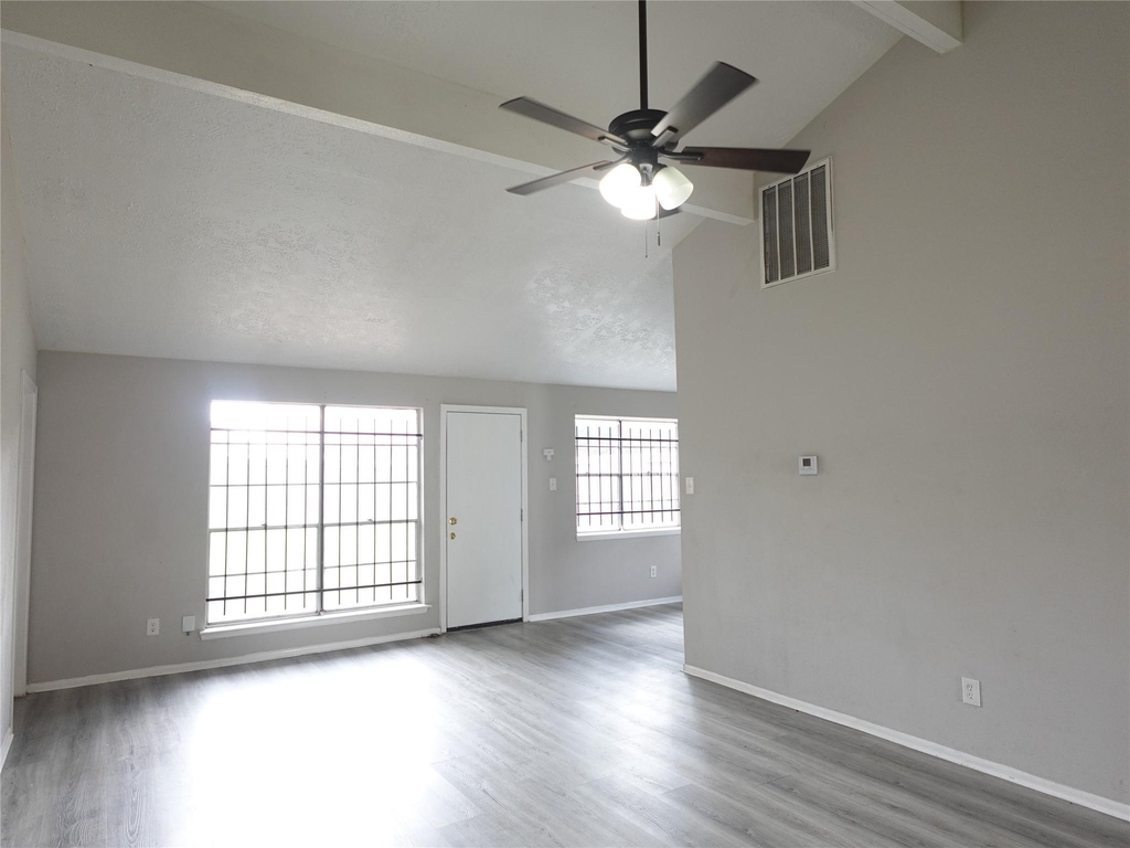 10811 Thorncliff Drive - Photo 2