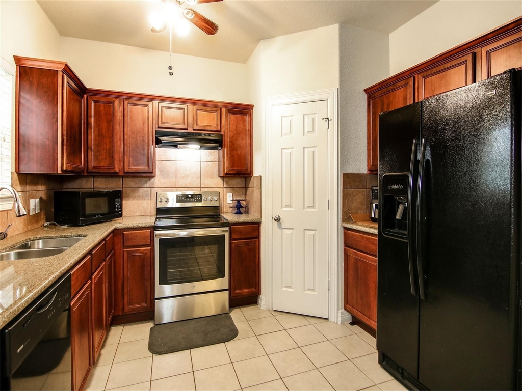 2915 Paige Street - Photo 12