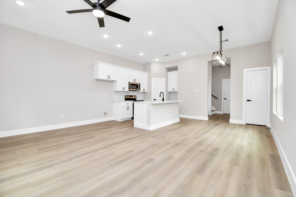 8409 Sunnyhill Street - Photo 2