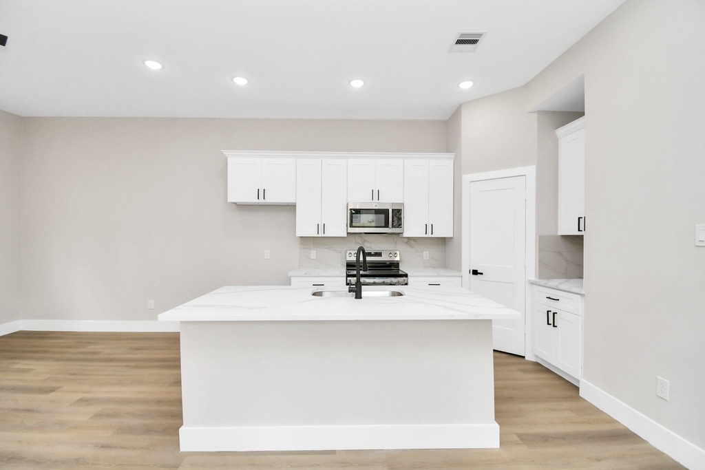 8409 Sunnyhill Street - Photo 1