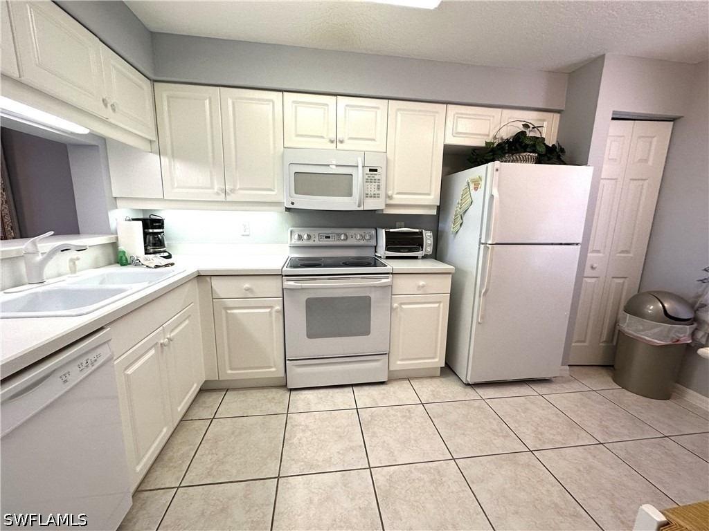 6670 Huntington Lakes Circle - Photo 4