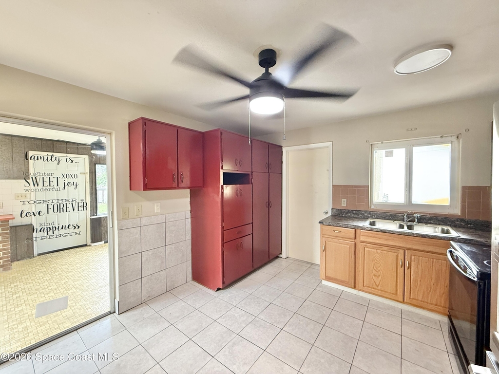 1635 Nassau Street - Photo 1