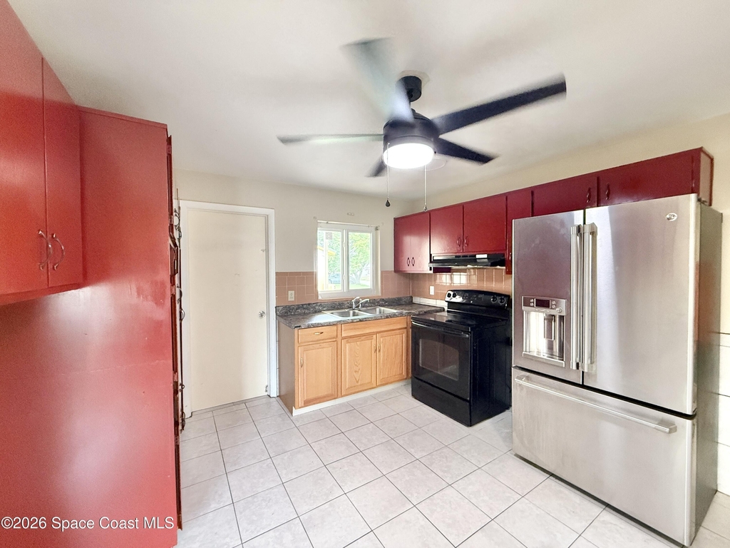 1635 Nassau Street - Photo 2