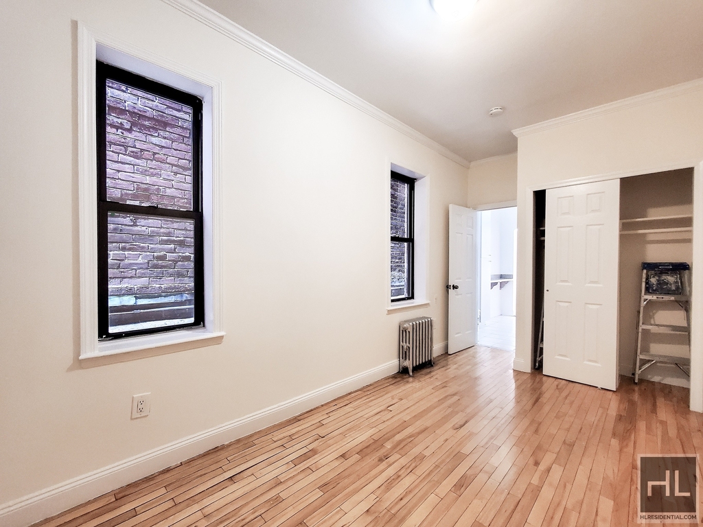 2 Avenue - Photo 0