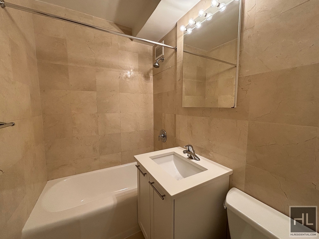 East 79th Street - Photo 4