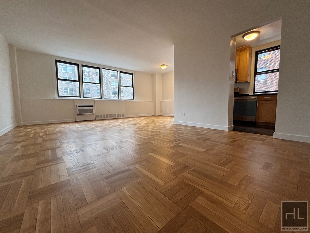 East 79th Street - Photo 8