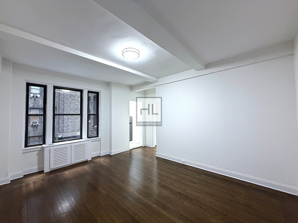 East 46th Street - Photo 0