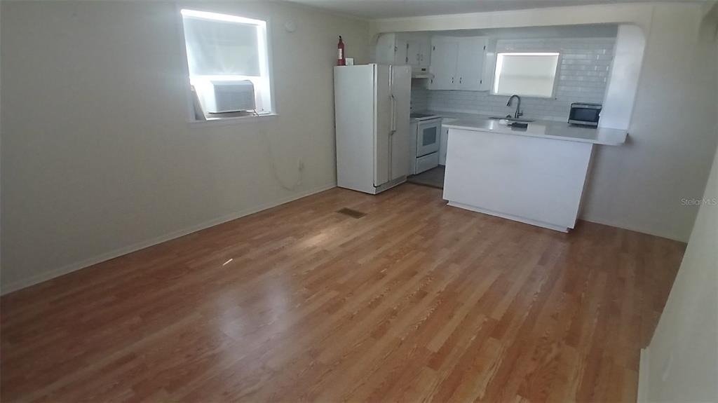 542 Division Street - Photo 2