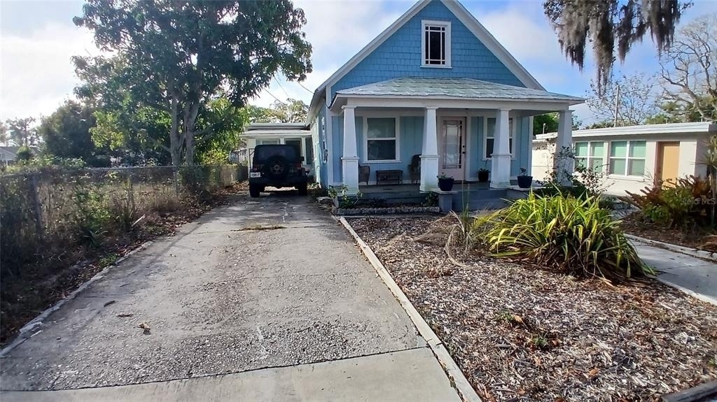 542 Division Street - Photo 1
