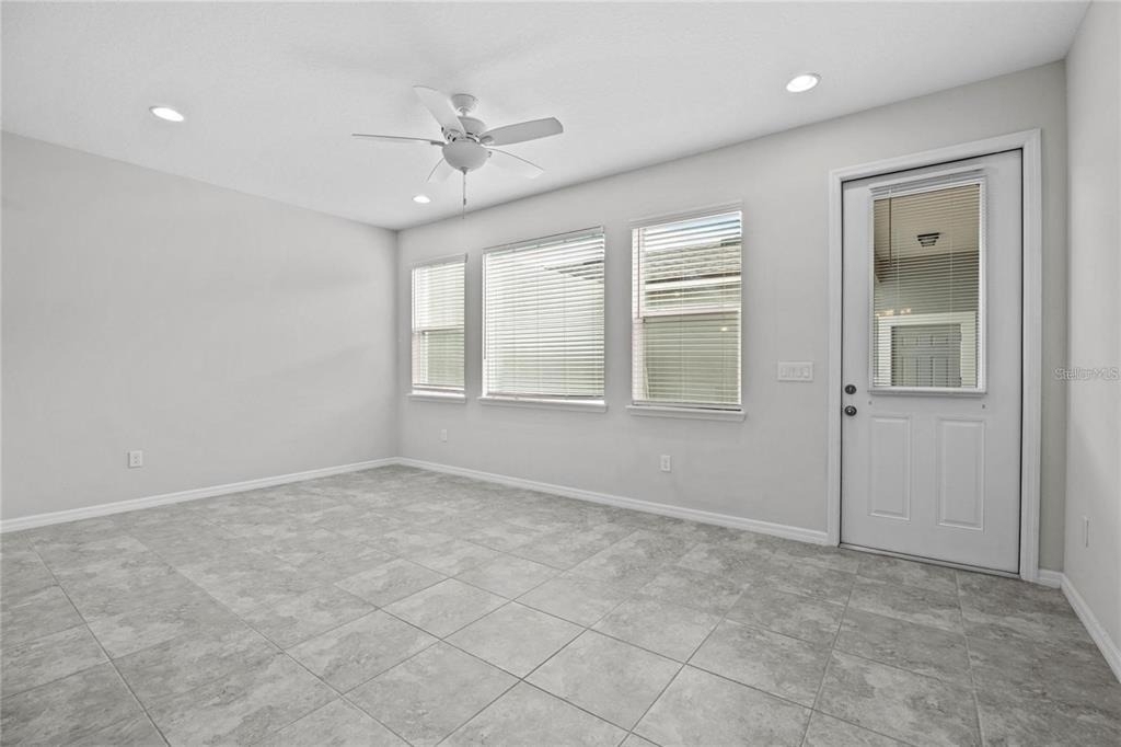 8061 Glenlloyd Avenue - Photo 13