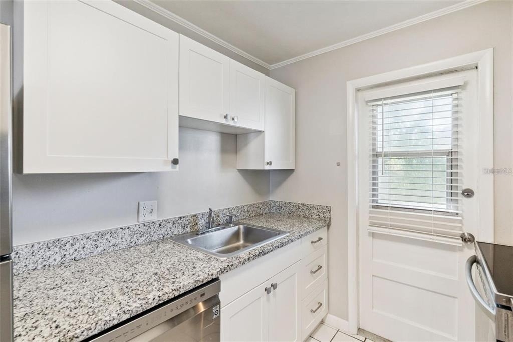 320 Lakeview Street - Photo 9