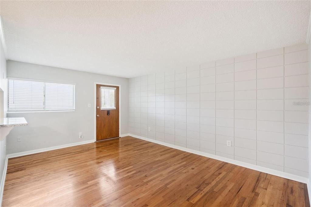 320 Lakeview Street - Photo 2
