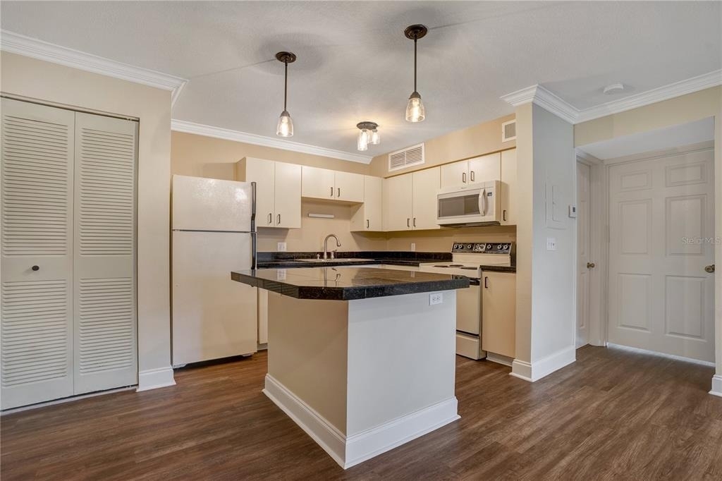 370 Lake Tahoe Court - Photo 7