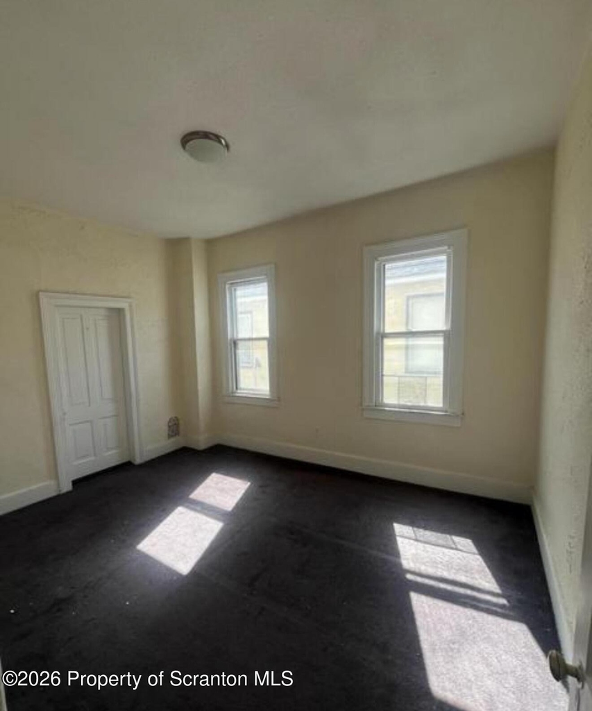 1351 Capouse Avenue - Photo 5