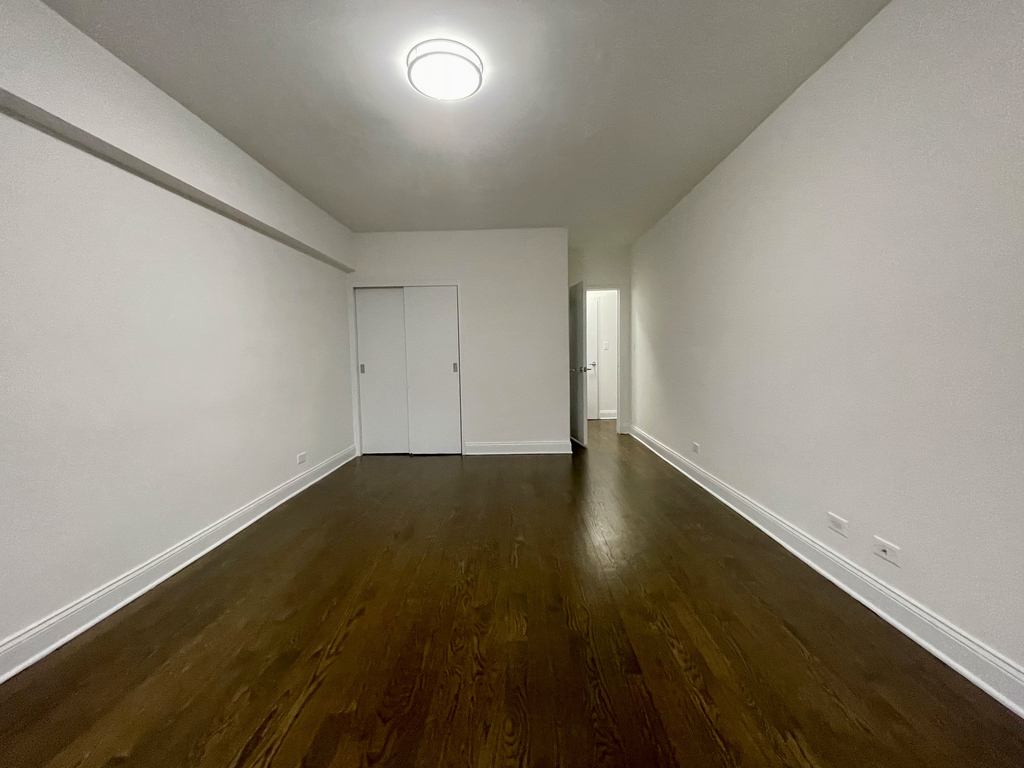 East 57th Street - Photo 10