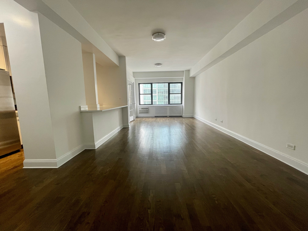 East 57th Street - Photo 3