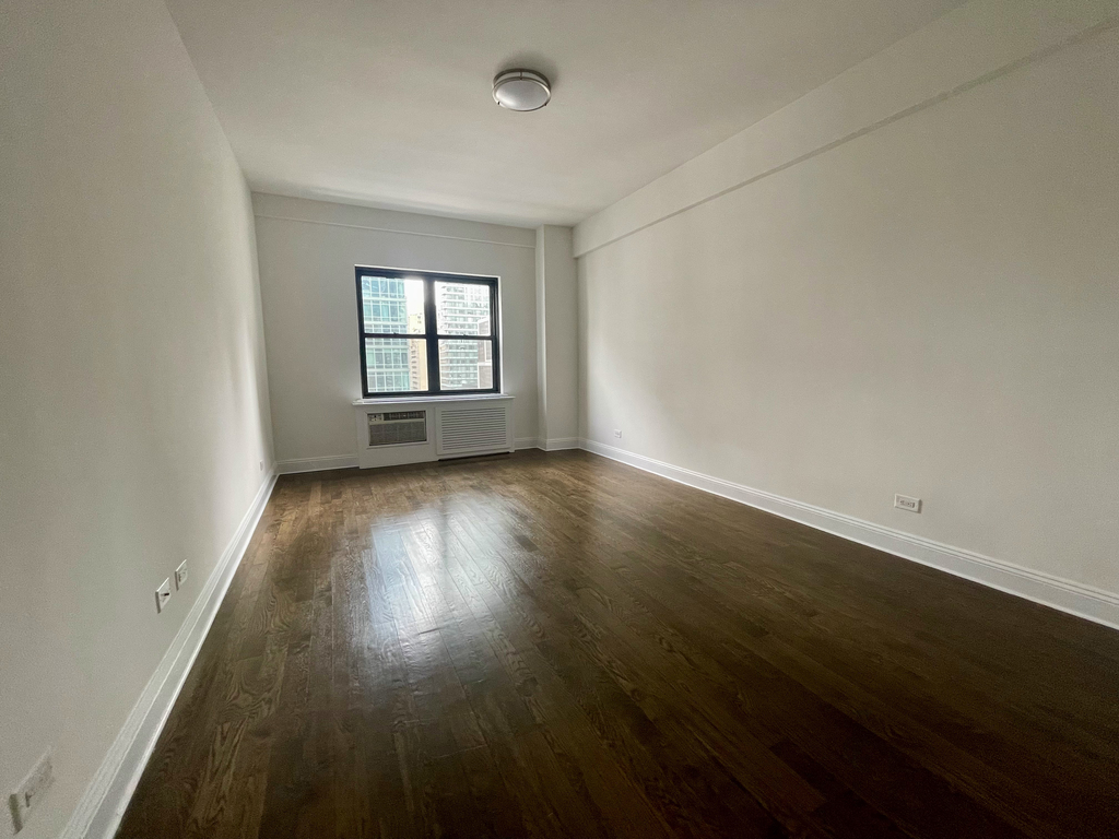 East 57th Street - Photo 5
