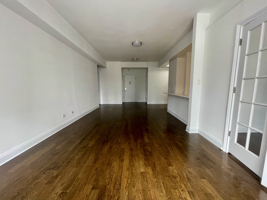 East 57th Street - Photo 7