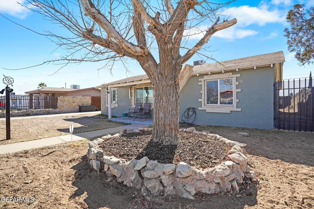 4728 Sierra Madre Drive - Photo 2