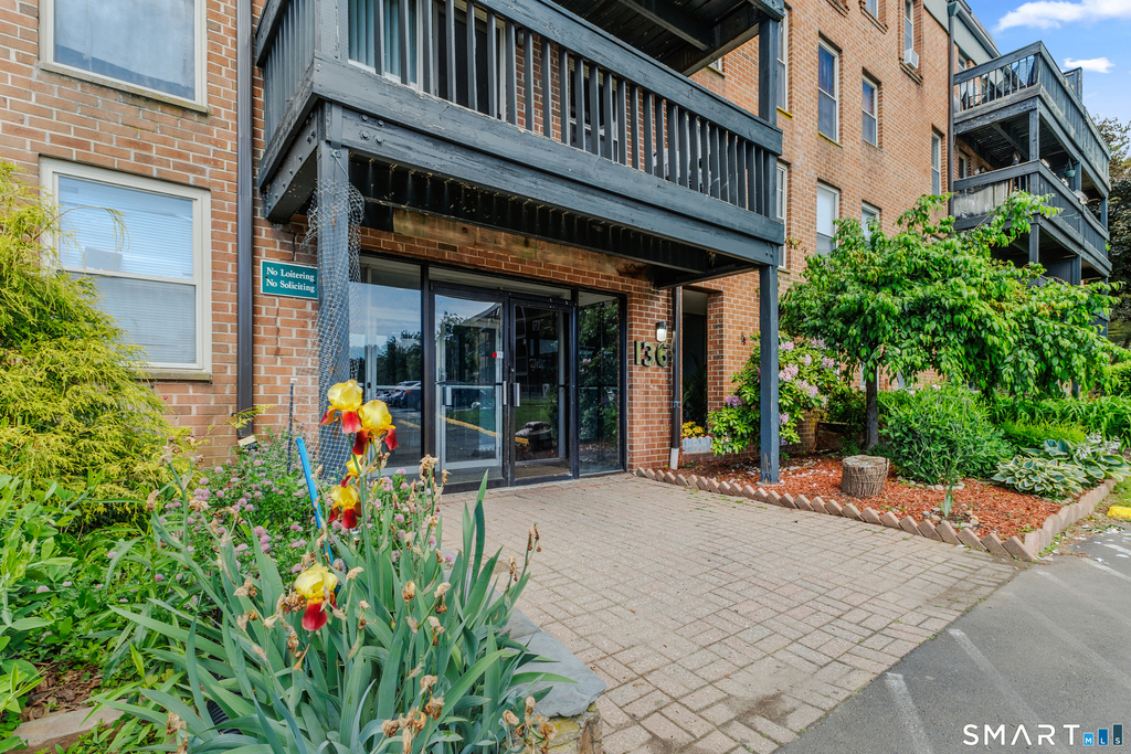 136 Kane Street - Photo 1