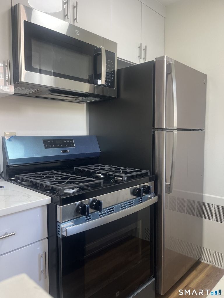 140 Grove Street - Photo 8