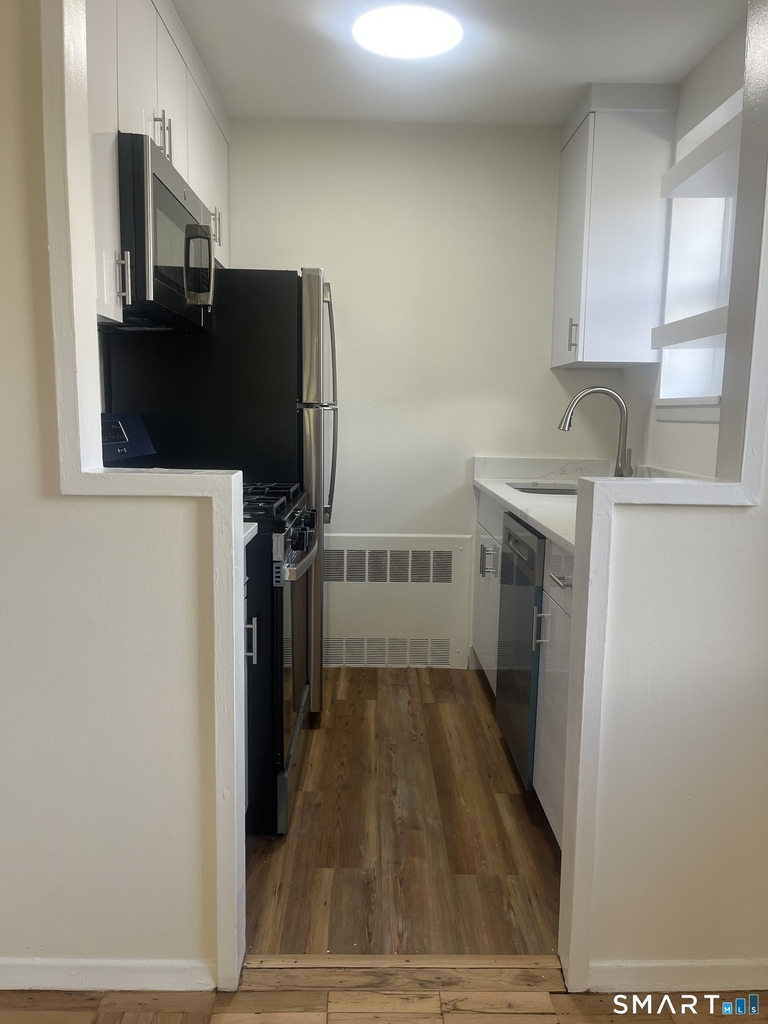 140 Grove Street - Photo 6