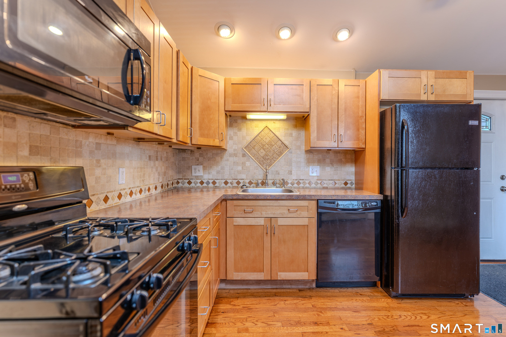 31 Suffield Street - Photo 2