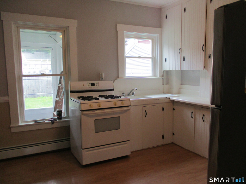 105 Woodstock Avenue - Photo 2