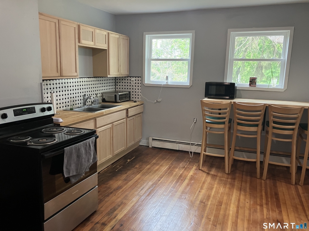 28 Village Street - Photo 3